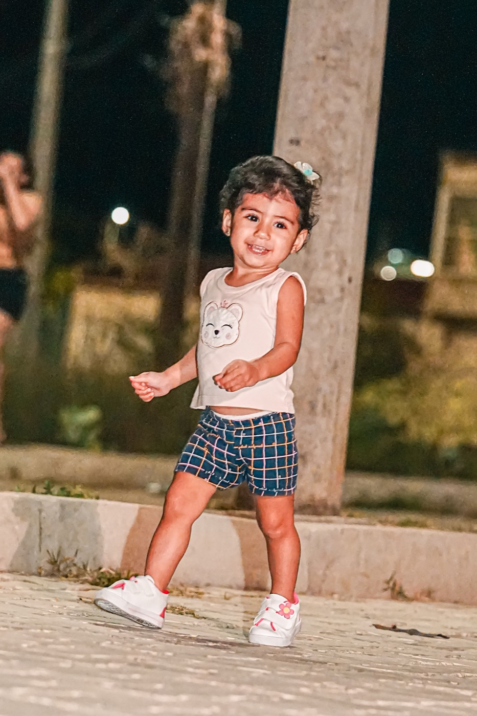 Crianca sorrindo durante corrida kids